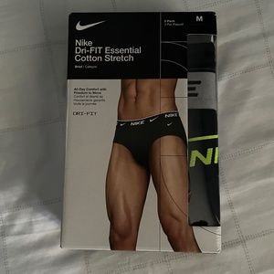 Calvin Klein men’s medium briefs